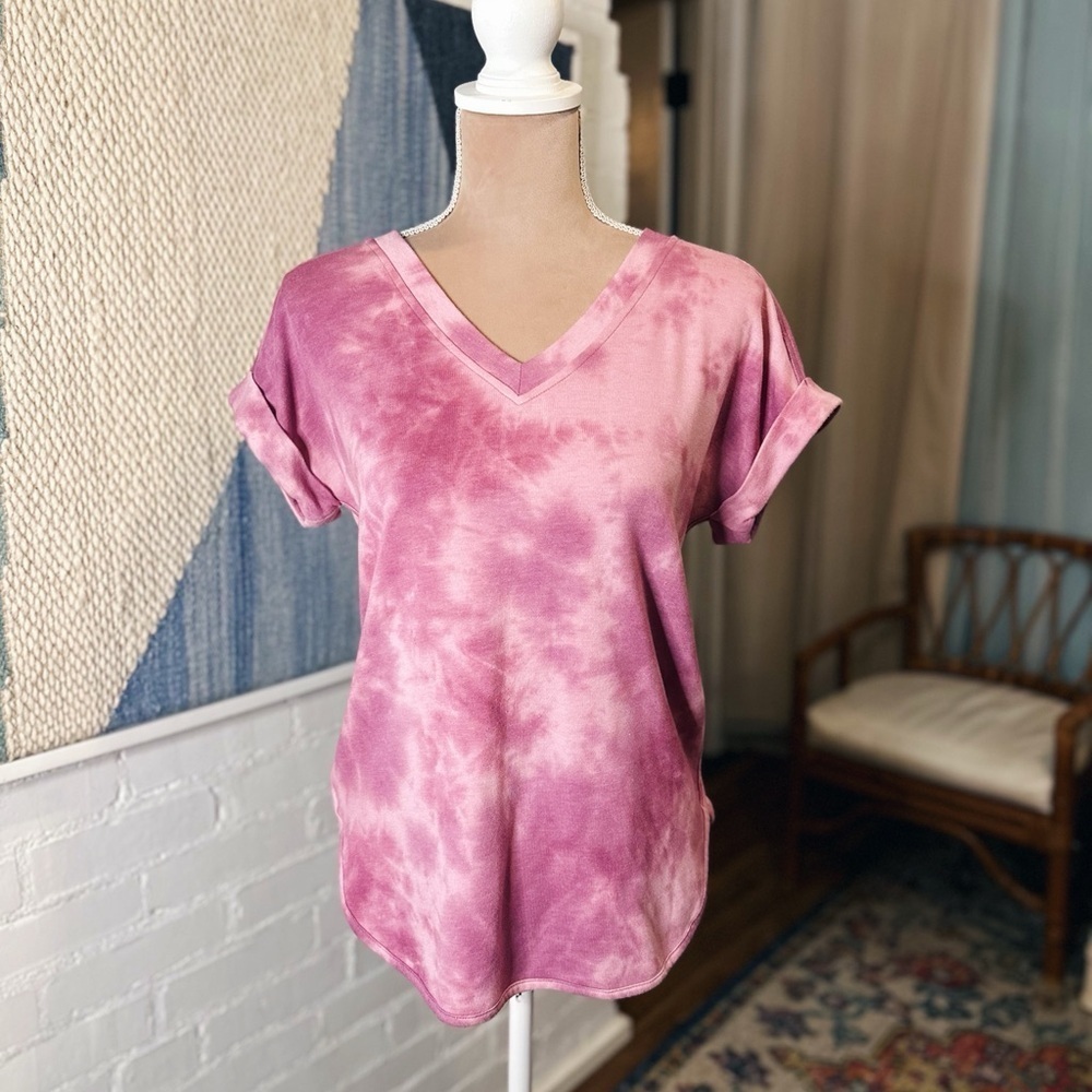Cupio Pink Tie Die V-Neck T-Shirt